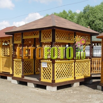 беседка с резными стойками, подходит для дачи