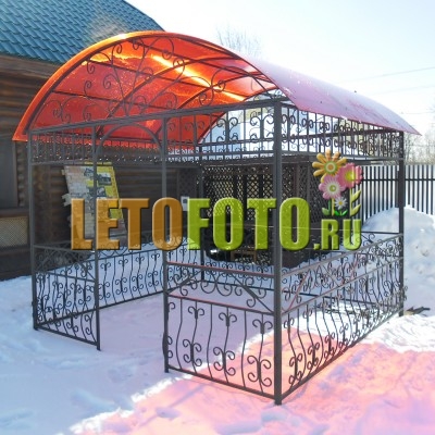 Фото открытой беседки из поликарбоната. Фото открытой беседки из поликарбоната.